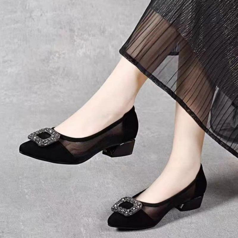 Womens Heels - รองเท้าส้นบล็อกหัวแหลมแบบตาข่าย ดีไซน์หรูหรา ประดับหัวเข็มขัดสี่เหลี่ยมเพชรเทียม รองเท้าทรงเตี้ย ระบายอากาศได้ดี เหมาะสำหรับใส่ทำงานสำหรับผู้หญิง