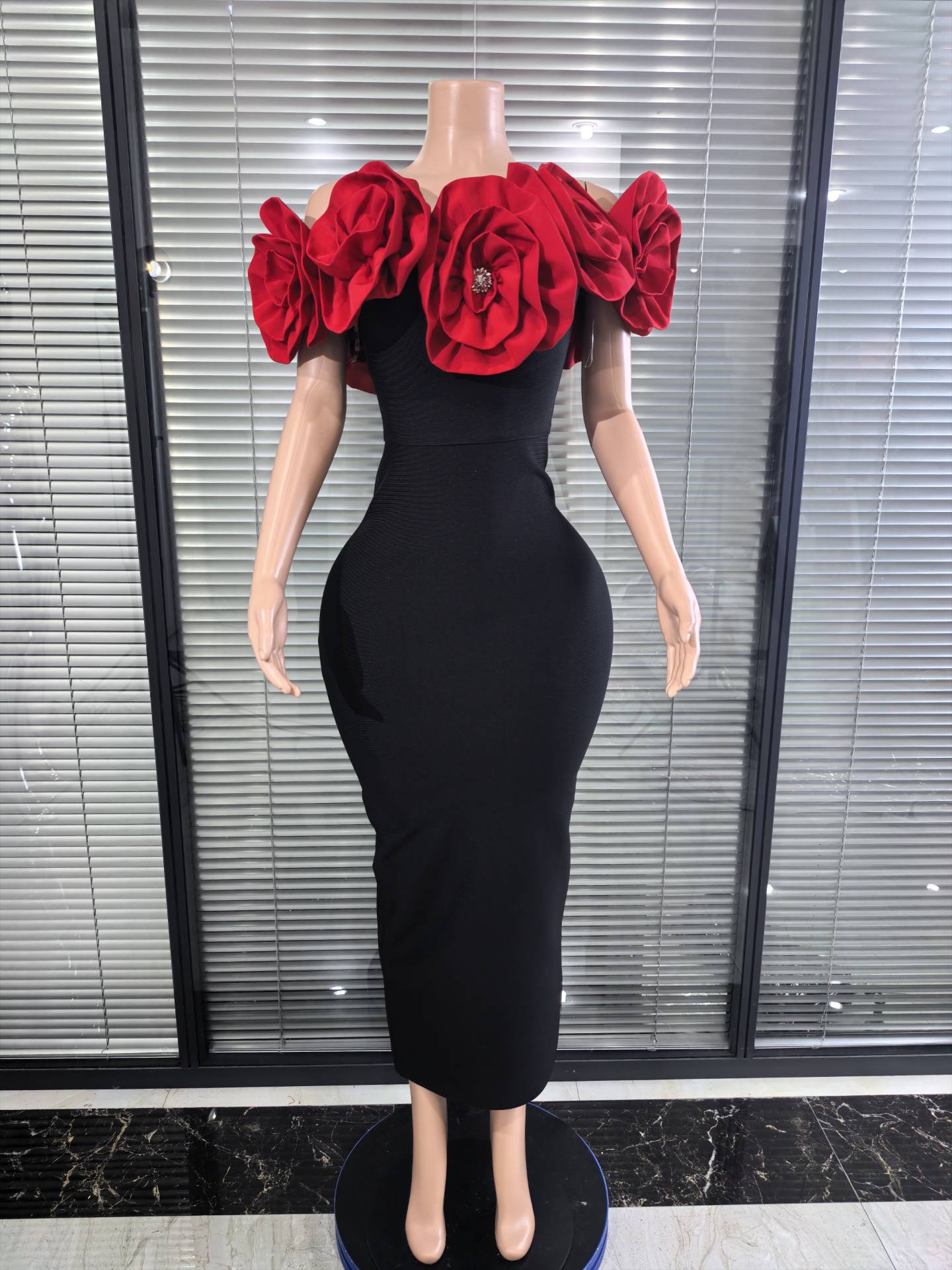 ชุดเดรสยาวรัดรูปสีแดงขาว ลายดอ - Women'S Red Formal Wear บทวิจารณ์และราคา